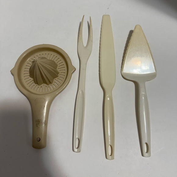 Vintage Foley Ivory  Lot of 4 Kitchen Gadgets - Picture 1 of 7